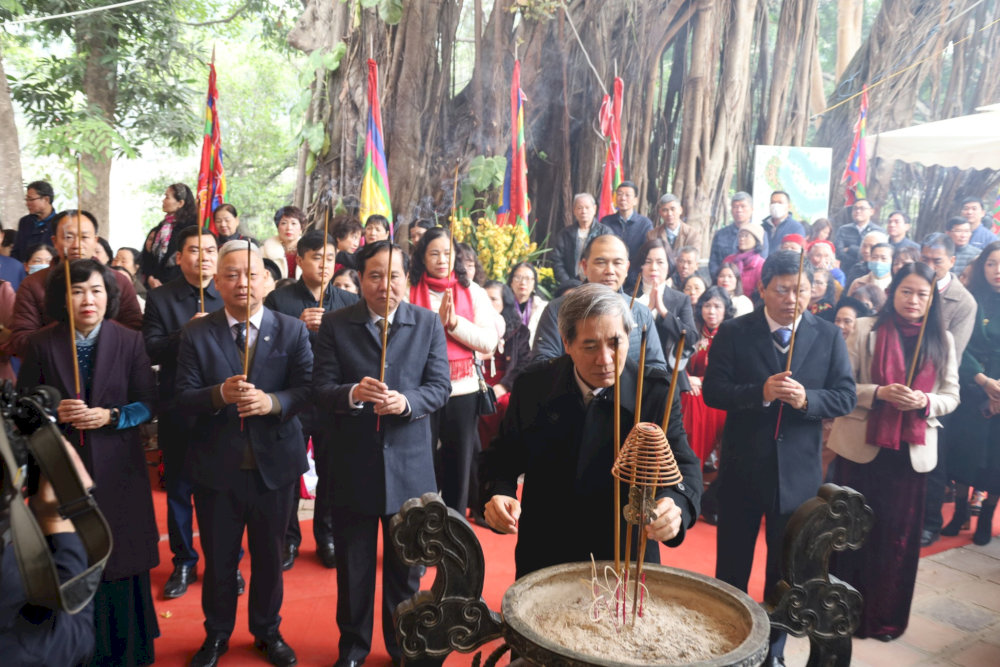 Devotees offer incense at Voi Phuc Temple during the traditional festival 